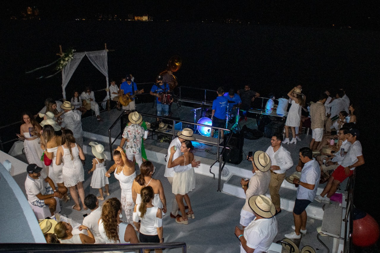 90 Ft Catamaran Rental in Marina Nuevo Vallarta