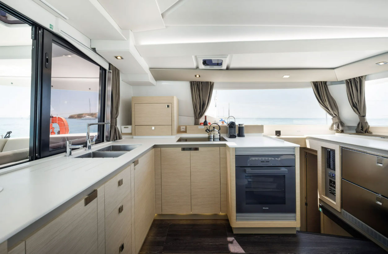 47 Ft Yacht Rental in Marina Riviera Nayarit