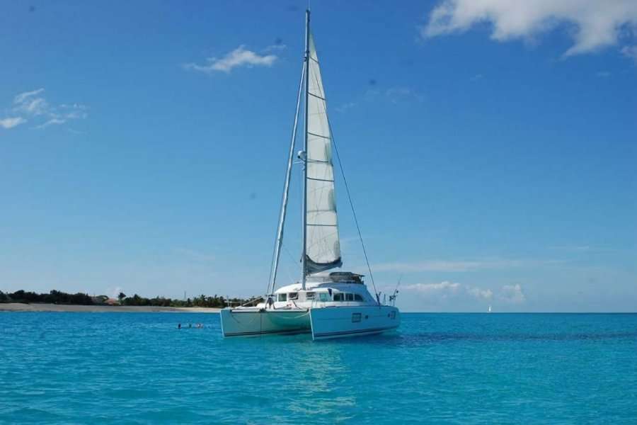 38 Ft Lagoon Yacht Rental in Marina Vallarta