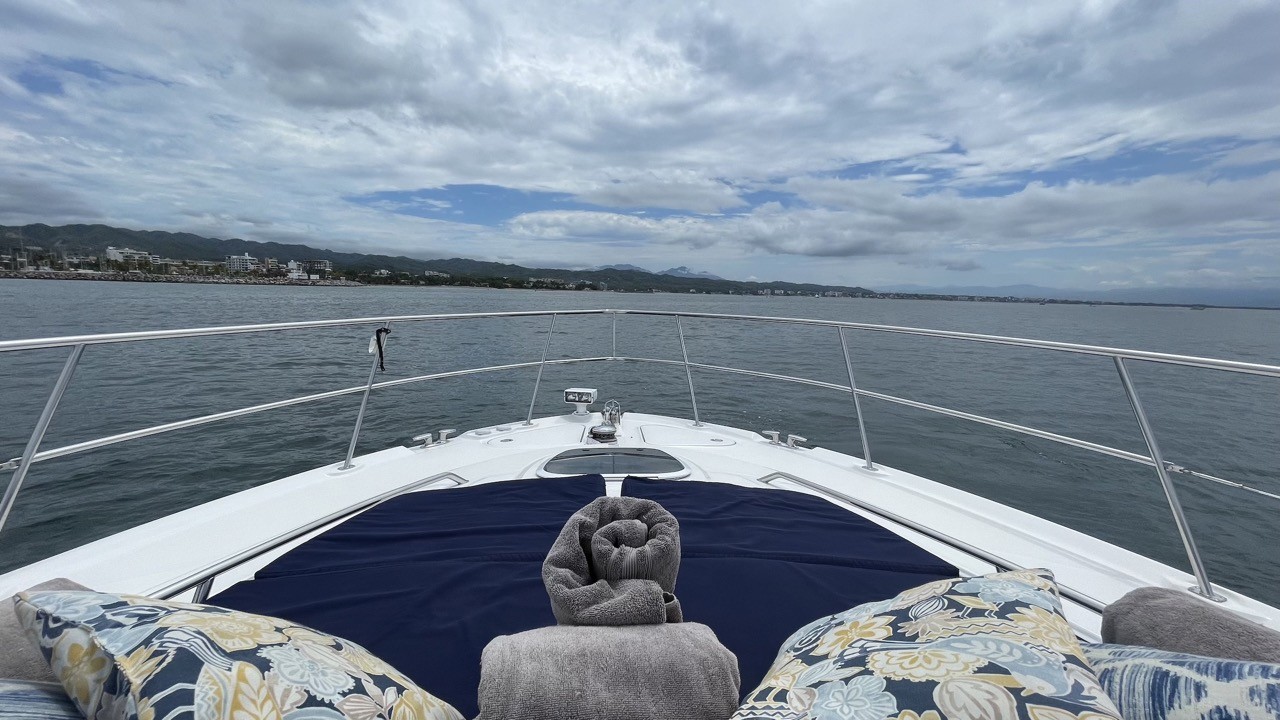 52 Ft Sea Ray Yacht Rental in La Cruz Marina
