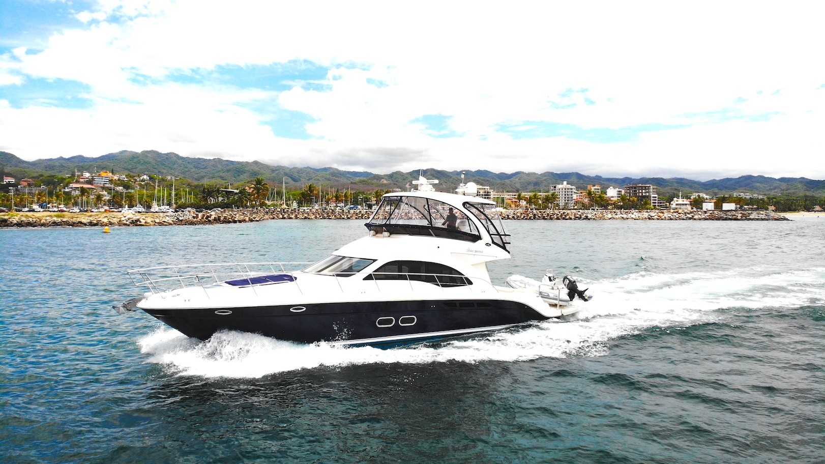 52 Ft Sea Ray Yacht Rental in La Cruz Marina