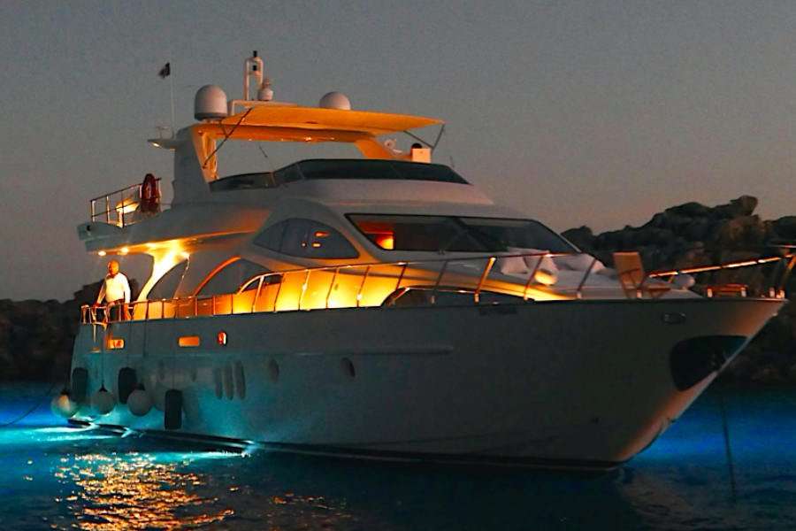 80 Ft Azimut Yacht Rental in La Cruz