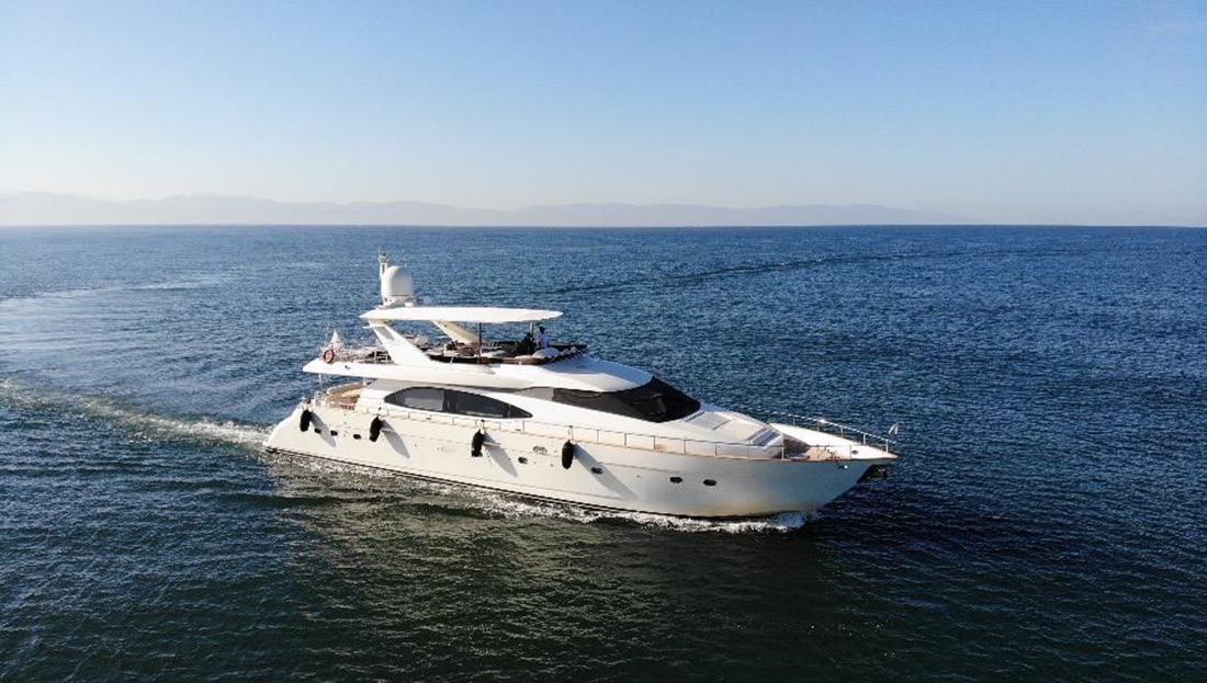 85 Ft Azimut Yacht Rental in Marina Vallarta