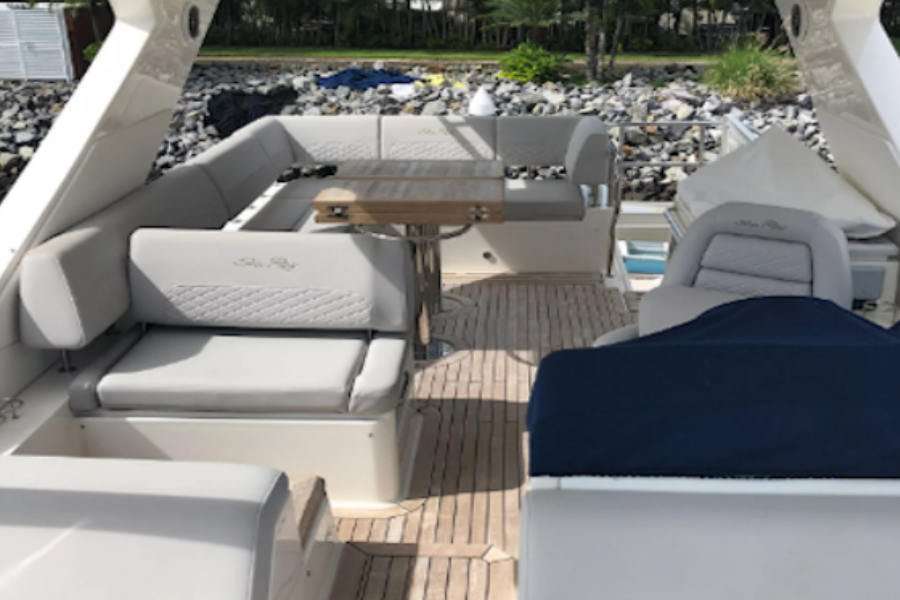 55 Ft Sea Ray Yacht Rental in Marina Vallarta