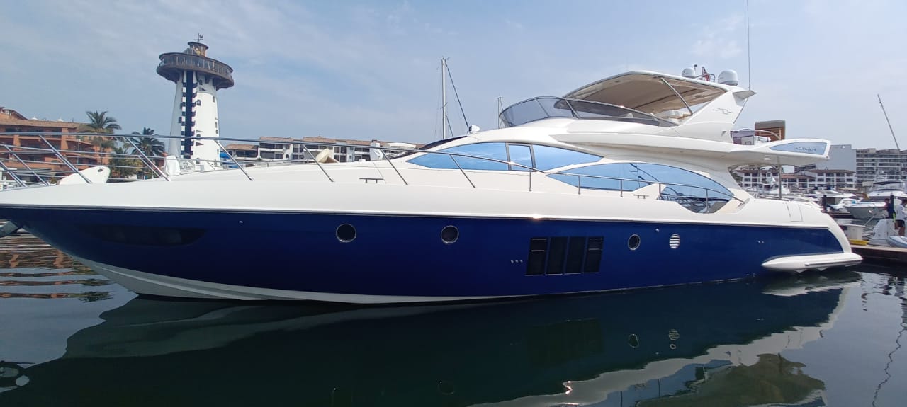 70 Ft Azimut Yacht Rental in Marina Vallarta