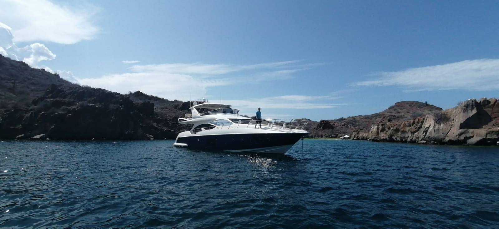 70 Ft Azimut Yacht Rental in Marina Vallarta