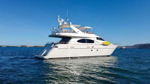 70 Ft Azimut Yacht Rental in Marina Vallarta