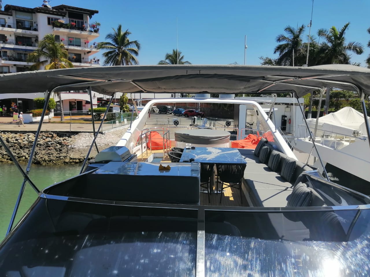 85 Ft Azimut Yacht Rental in Marina Vallarta