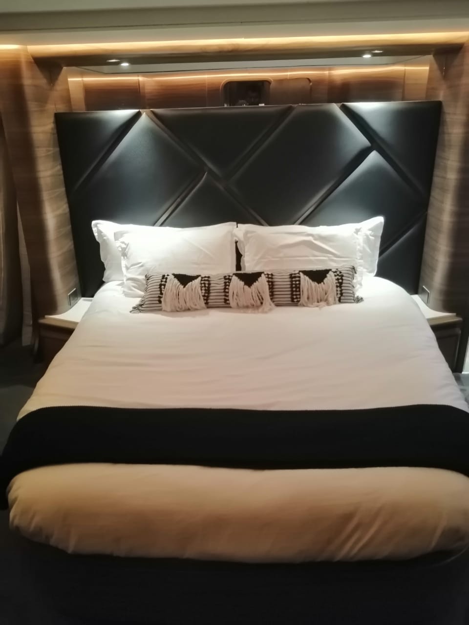 85 Ft Azimut Yacht Rental in Marina Vallarta