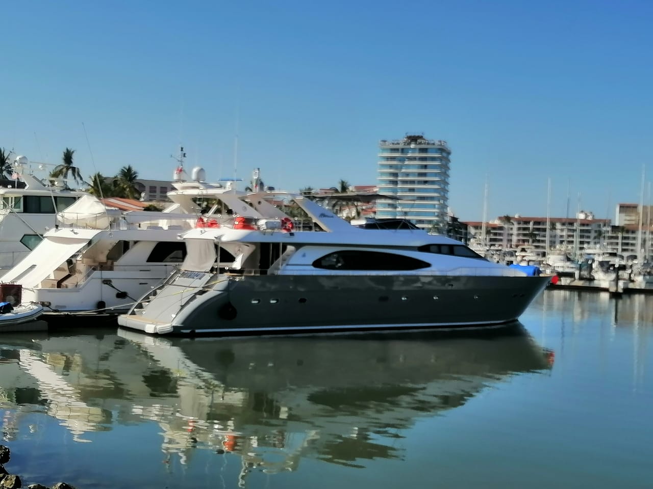 85 Ft Azimut Yacht Rental in Marina Vallarta