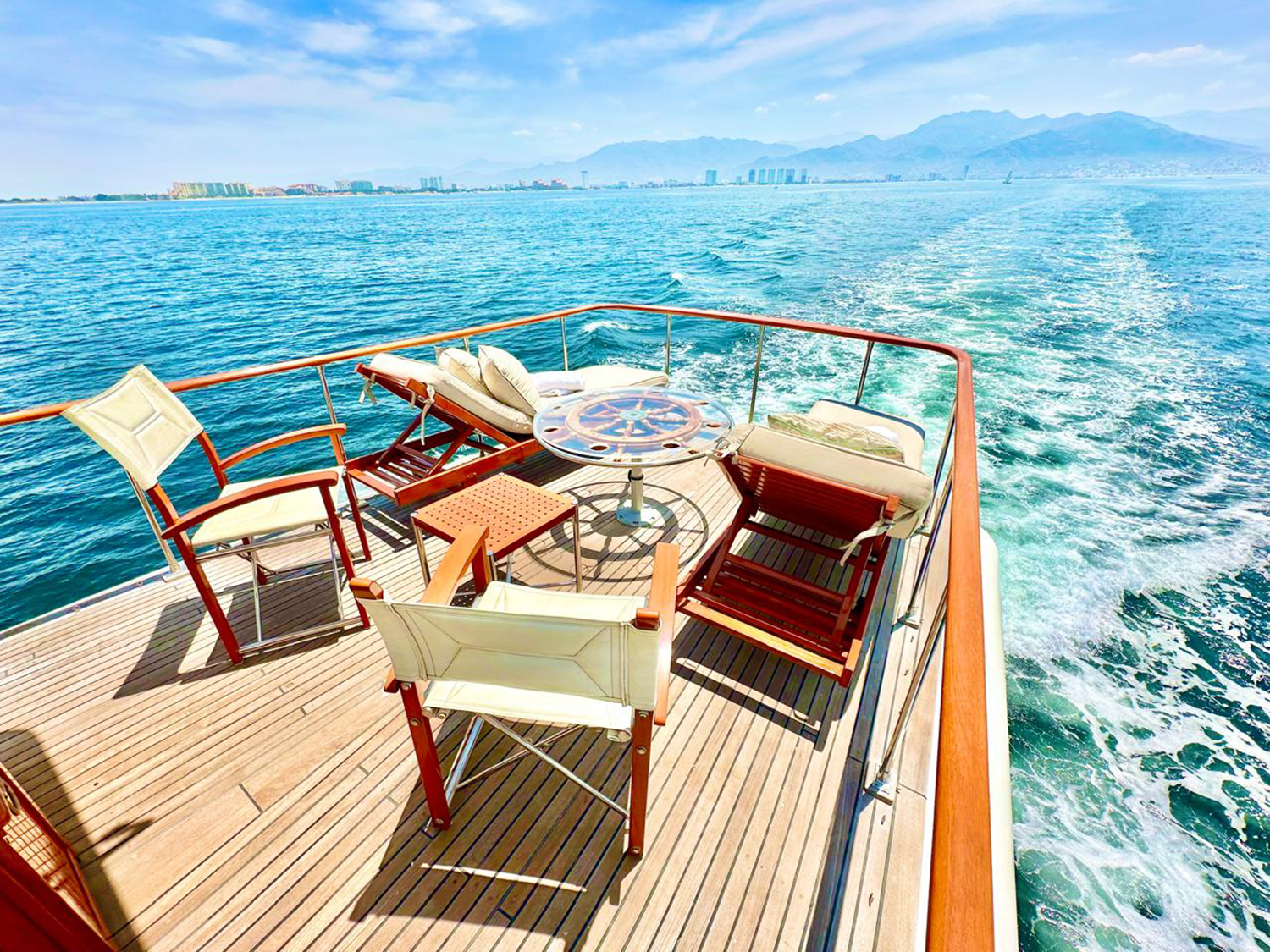 65 Ft Yacht Rental in La Cruz