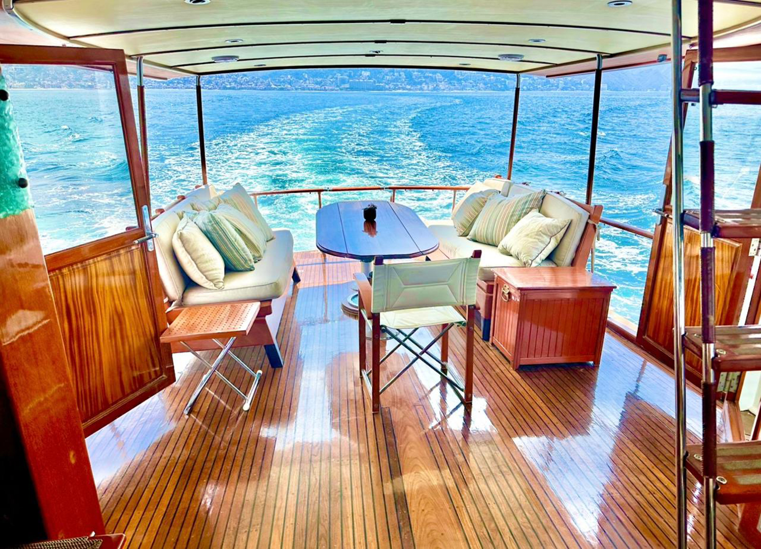 65 Ft Yacht Rental in La Cruz
