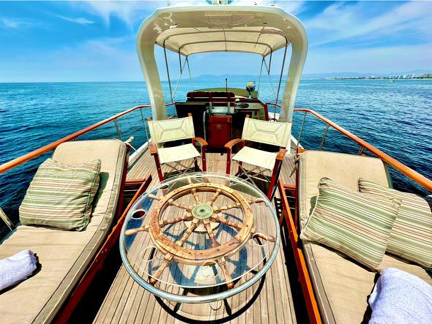 65 Ft Yacht Rental in La Cruz