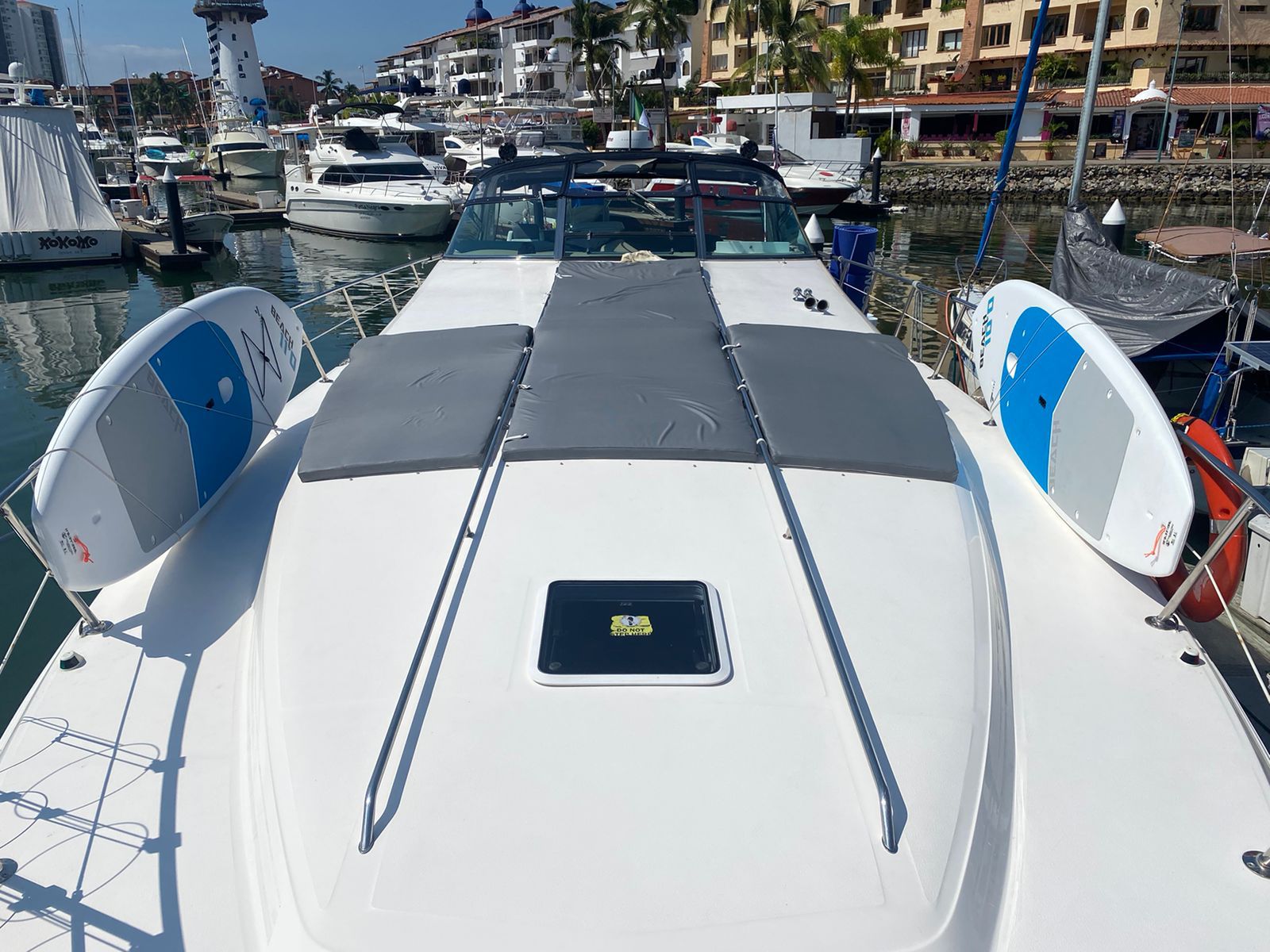 50 Ft Sea Ray Yacht Rental in Marina Vallarta