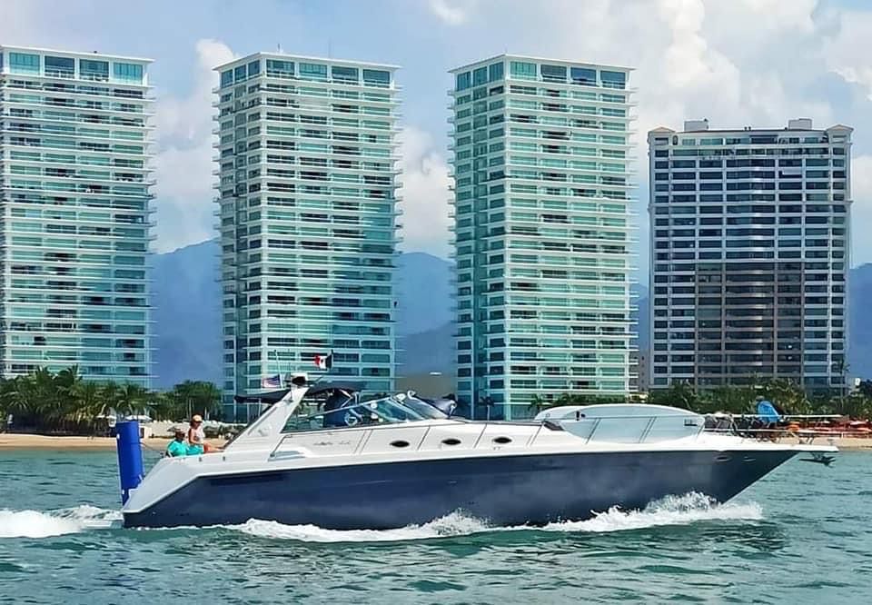 50 Ft Sea Ray Yacht Rental in Marina Vallarta