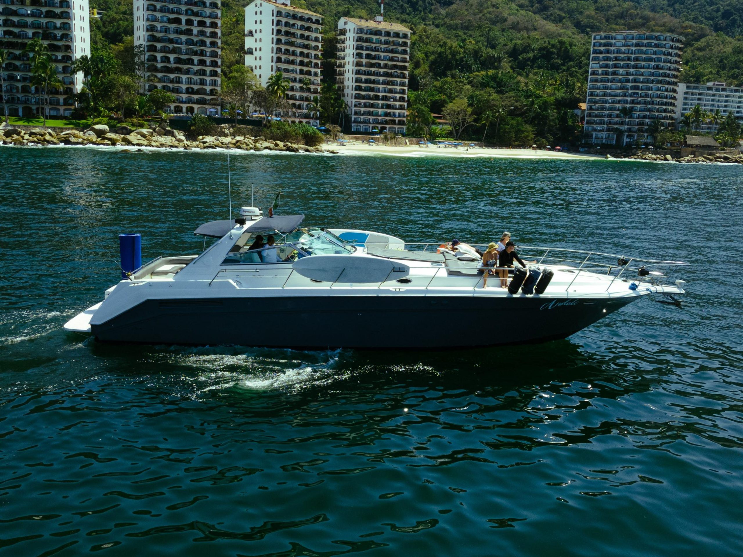 Sea Ray 50 Sundancer - high-performance sport yacht — in Marina Vallarta