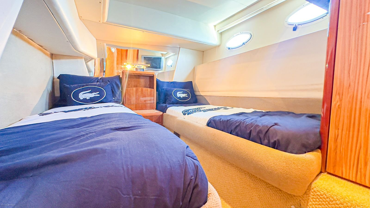 52 Ft Azimut Yacht Rental in Marina Vallarta