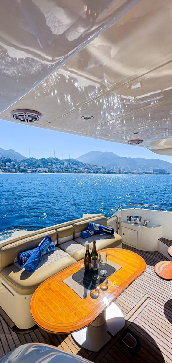 52 Ft Azimut Yacht Rental in Marina Vallarta