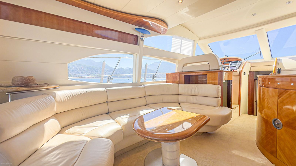 52 Ft Azimut Yacht Rental in Marina Vallarta