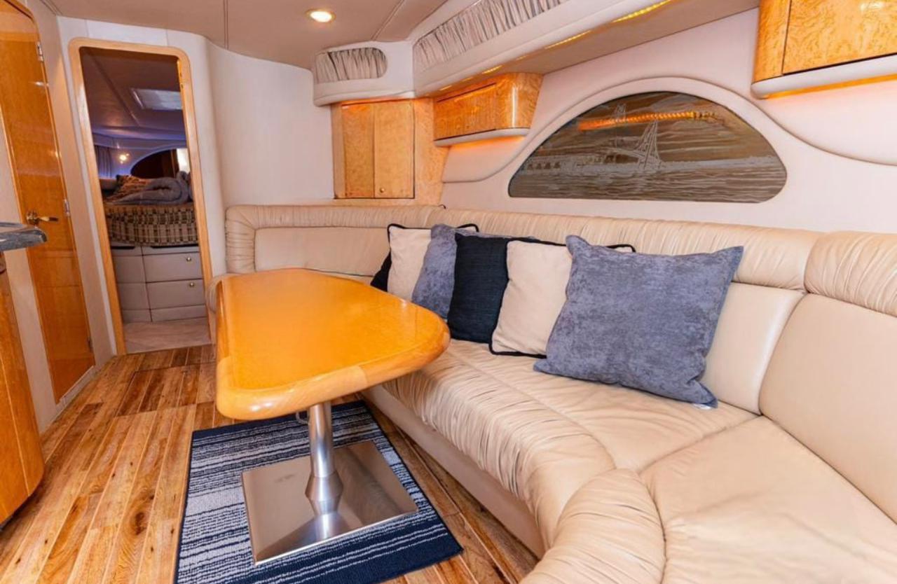 60 Ft Sea Ray Yacht Rental in Marina Vallarta
