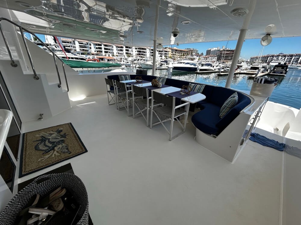 122 Ft Hatteras Yacht Rental in Marina Vallarta