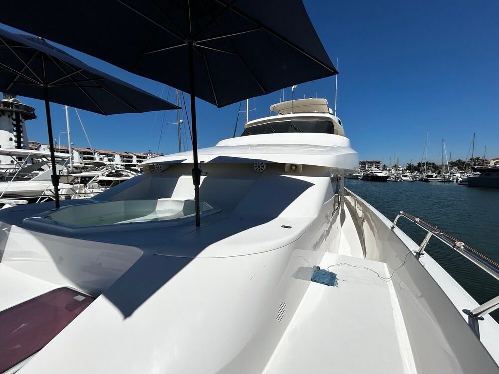 122 Ft Hatteras Yacht Rental in Marina Vallarta