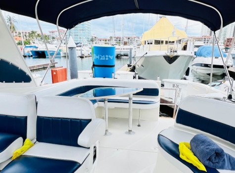 36 Ft Bayliner Yacht Rental in Marina Vallarta