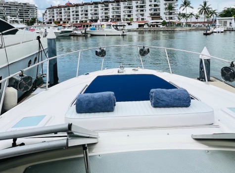 36 Ft Bayliner Yacht Rental in Marina Vallarta