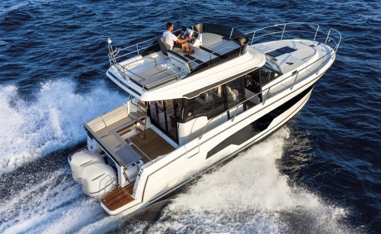 34 Ft Jeanneau Yacht Rental in Marina Vallarta