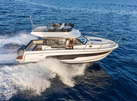 Jeanneau MF 34 - Pure Elegance — 34ft yacht in Marina Vallarta