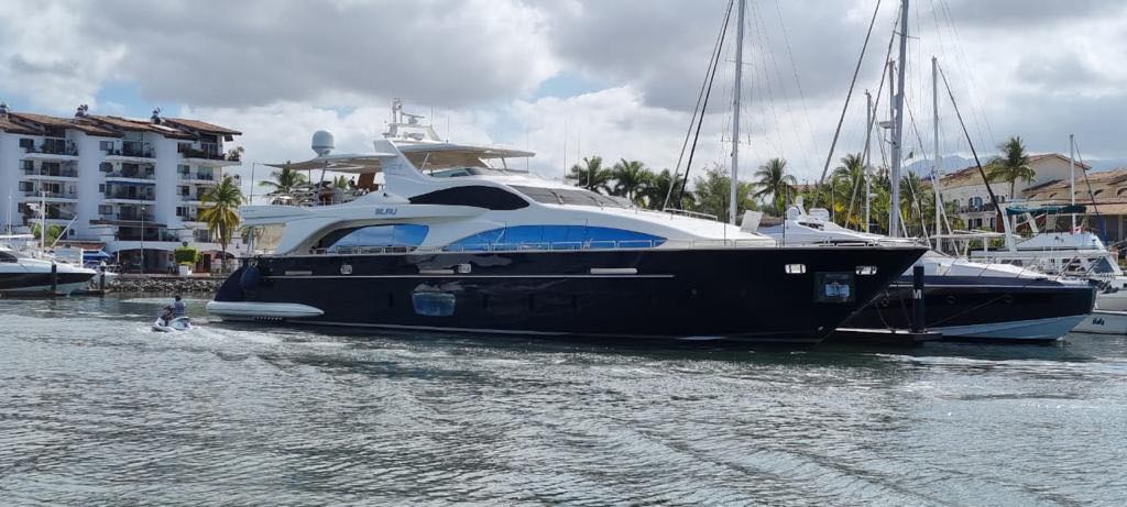 105 Ft Azimut Yacht Rental in Marina Vallarta