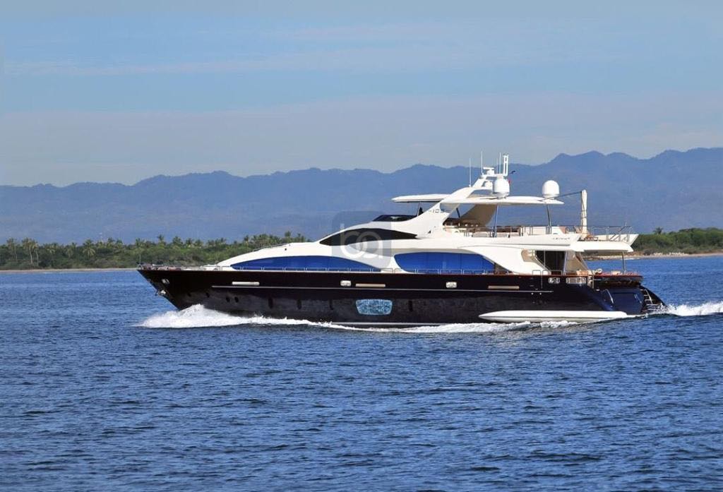 105 Ft Azimut Yacht Rental in Marina Vallarta