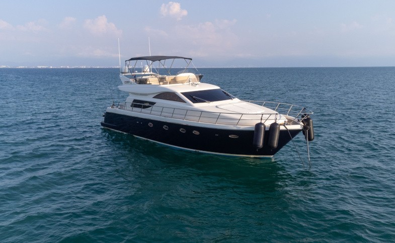 Uniese 55 - Indulge The Horizon — 55ft yacht in Marina Vallarta