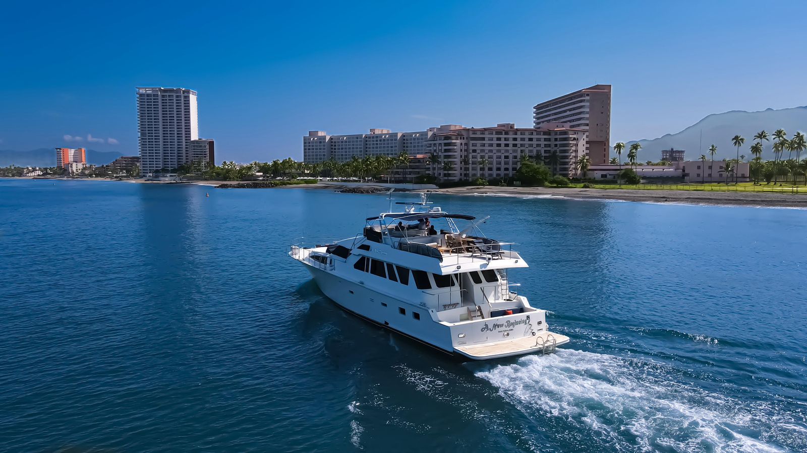 90 Ft Yacht Rental in Marina Vallarta