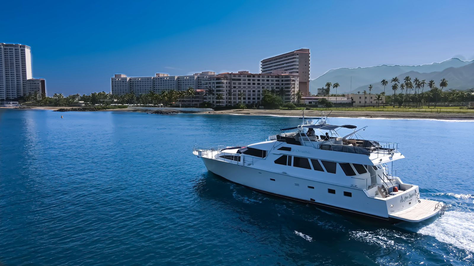 90 Ft Yacht Rental in Marina Vallarta