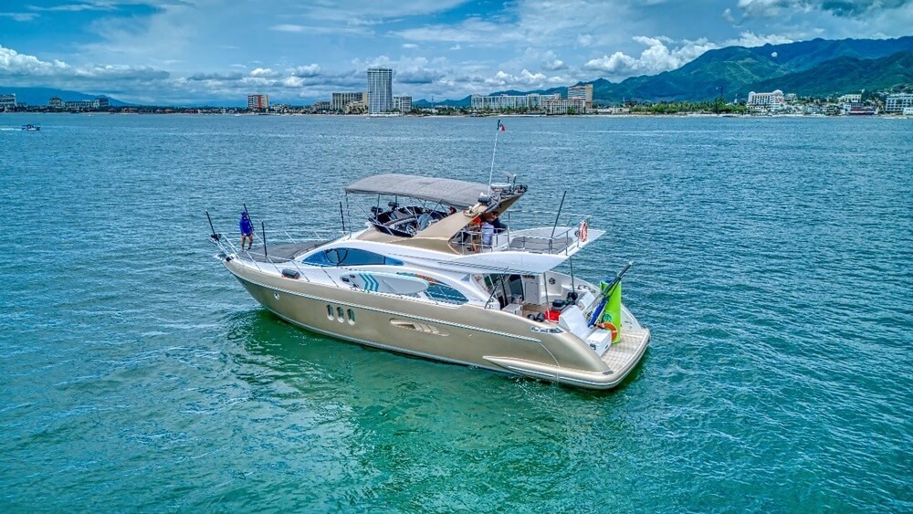 Azimut 62 - Luxurious — 62ft yacht in Marina Vallarta