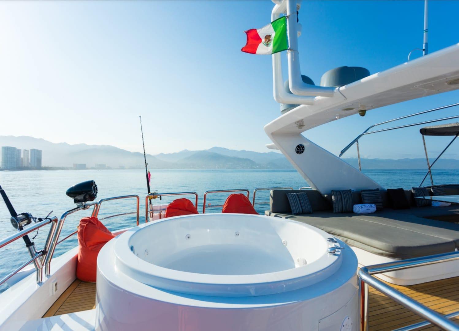 85 Ft Azimut Yacht Rental in Marina Vallarta