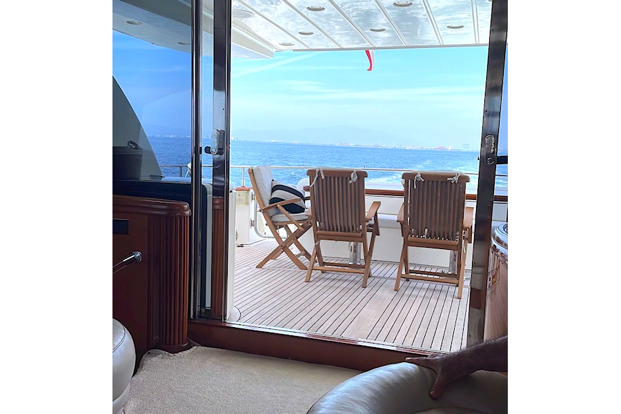 70 Ft Azimut Yacht Rental in Marina Vallarta