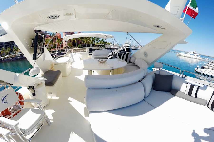 70 Ft Azimut Yacht Rental in Marina Vallarta