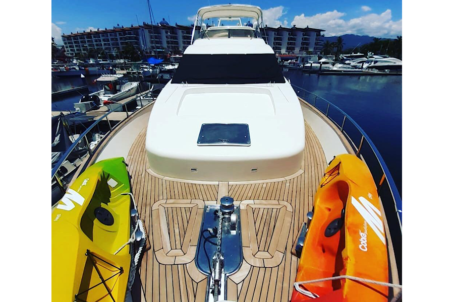 70 Ft Azimut Yacht Rental in Marina Vallarta