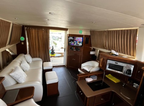 38 Ft Carver Yacht Rental in Marina Vallarta