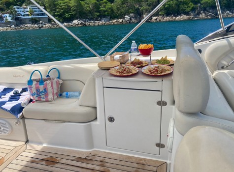 85 Ft Azimut Yacht Rental in Marina Vallarta