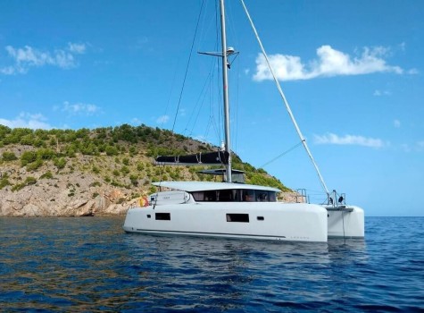 42 Ft Lagoon Yacht Rental in Nuevo Vallarta